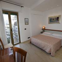Double/Twin Room with Partial Sea View