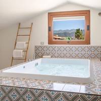 Deluxe Suite with Spa Bath