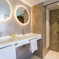 Suite with Sea view and direct Pool access