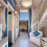 One-Bedroom Apartment with Sea View and Balcony - Split Level