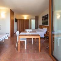 Family Room (2 Adults + 2 Children)