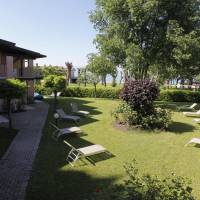 One-Bedroom Apartment with Lake View