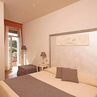 Comfort Double or Twin Room with Partial Lake View