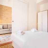 One-Bedroom Apartment with Balcony 2.2