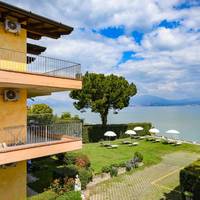 Apartment with Lake View