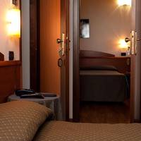 Connecting Room