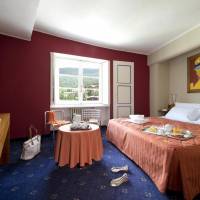 Double or Twin Room with Mountain View
