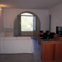 Two-Bedroom Apartment with Balcony (3 Adults)