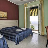 Standard Triple Room with Sea View and Terrace