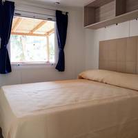 Mobile Home (5 Adults)