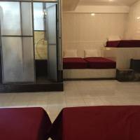 Dormitory Room with Shared Bathroom (6 Adults)