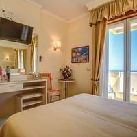 Superior Double Room with Extra Bed and Sea View