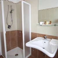 Quintuple Room