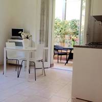 Studio with Private Patio - Ground Floor