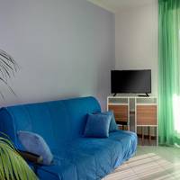 One-Bedroom Apartment with Sea View (5 Adults)