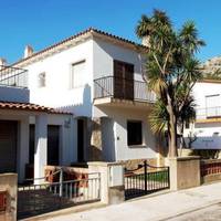 Semi-detached Villa for 6-8 people