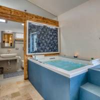 King Suite with Spa Bath - Annex
