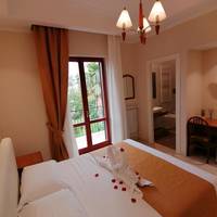 Double Room with Balcony and Garden View