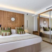Family Suite (3 Adults + 1 Child)