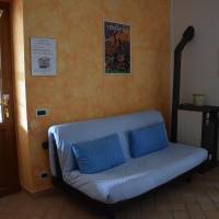 Deluxe One-Bedroom Apartment