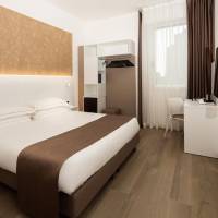 Business Queen Room