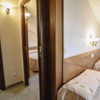 Quadruple Room with Private Bathroom