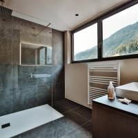 Suite with Mountain View