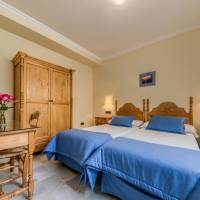 Quadruple Room with Shared Bathroom