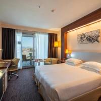 Deluxe Queen Room with Balcony