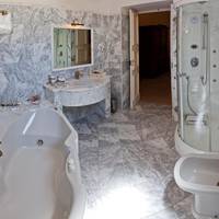 King Room with Spa Bath