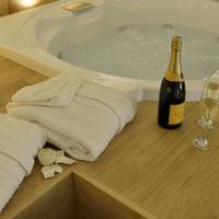 Suite with Spa Bath
