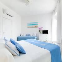 One-Bedroom Apartment with Sea View (4 Adults)