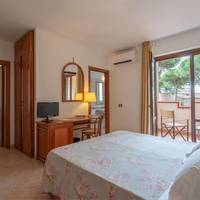 Family Room with Balcony with Beach Package