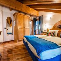 One-Bedroom Apartment with Balcony
