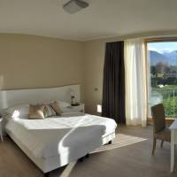 Family Room with Lateral Lake View  (2 Adults + 2 Children)