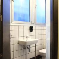 Only Girls - Bunk Bed in 12-Bed Female Dormitory Room with Private Bathroom
