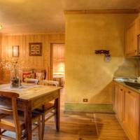One-Bedroom Familiar Apartment with Balcony (4 Adults)