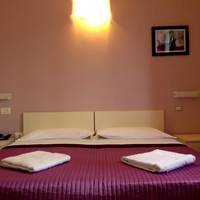 One-Bedroom Apartment (5 Adults)