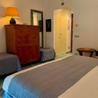 Deluxe Triple Room with Partial Sea View