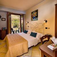 Small Double or Twin Room with lateral Sea View