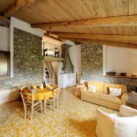 Studio (5 Adults) - Split Level