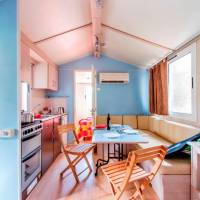 Mobile Home (5 Adults)