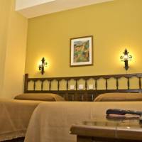 Economy Twin Room with Shared Bathroom