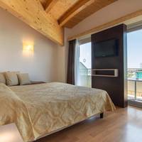 Deluxe Double Room with Side Sea View