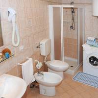 One-Bedroom Apartment with Sea View (5 Adults)