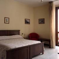 Deluxe Double Room with Side Sea View