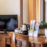 2 Adjacent Rooms