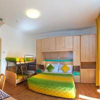 Family Room (2 Adults + 2 Children)