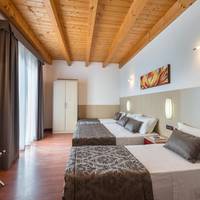 Family Room (2 Adults + 2 Children)