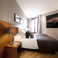Two-Bedroom Apartment - Ronda Universitat 13